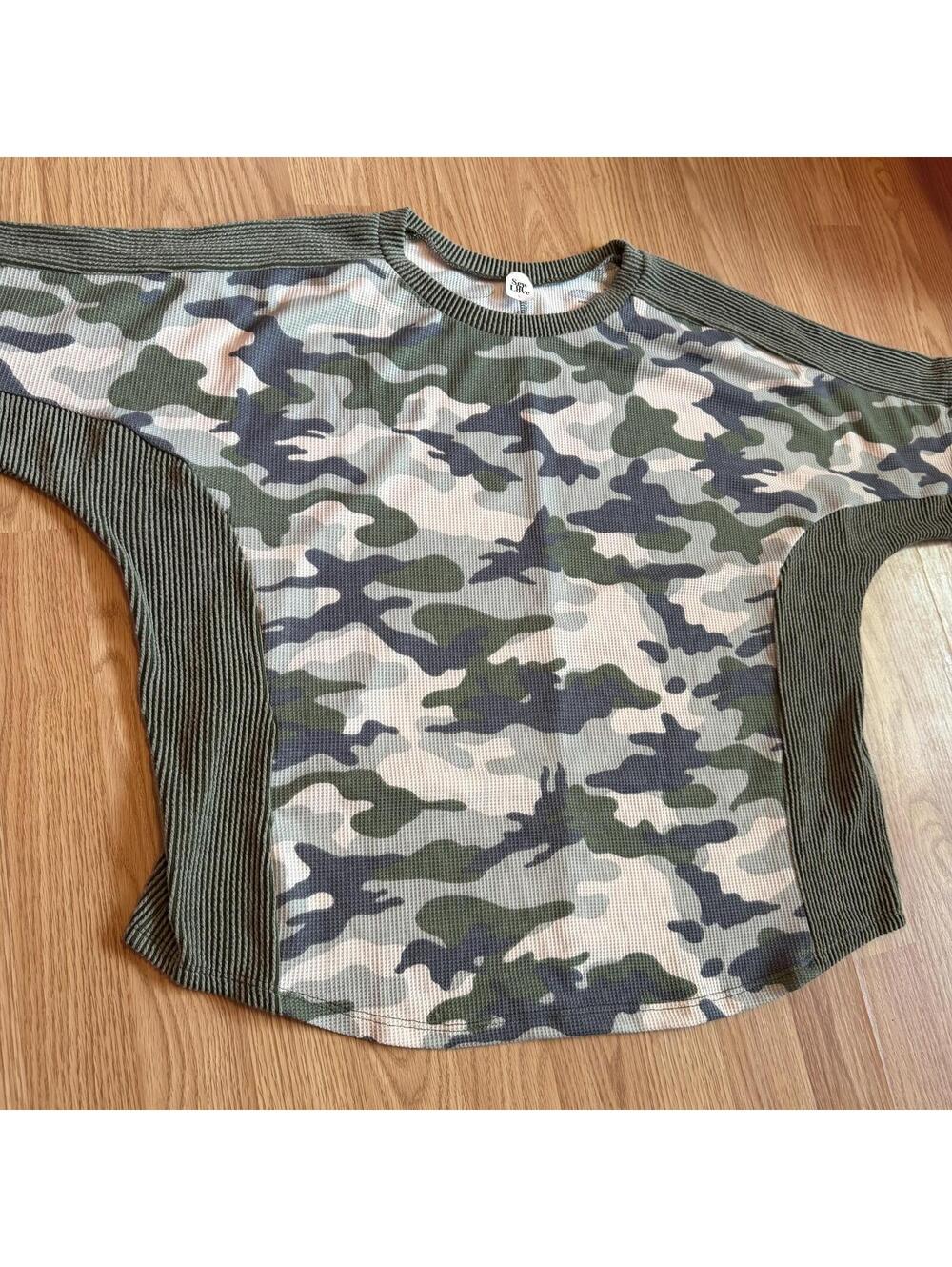 Waffle Knit Camo Womens Boutique Top Size Large